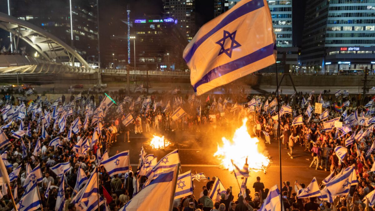 Demonstrating_against_judicial_reform_260323_03 (1)